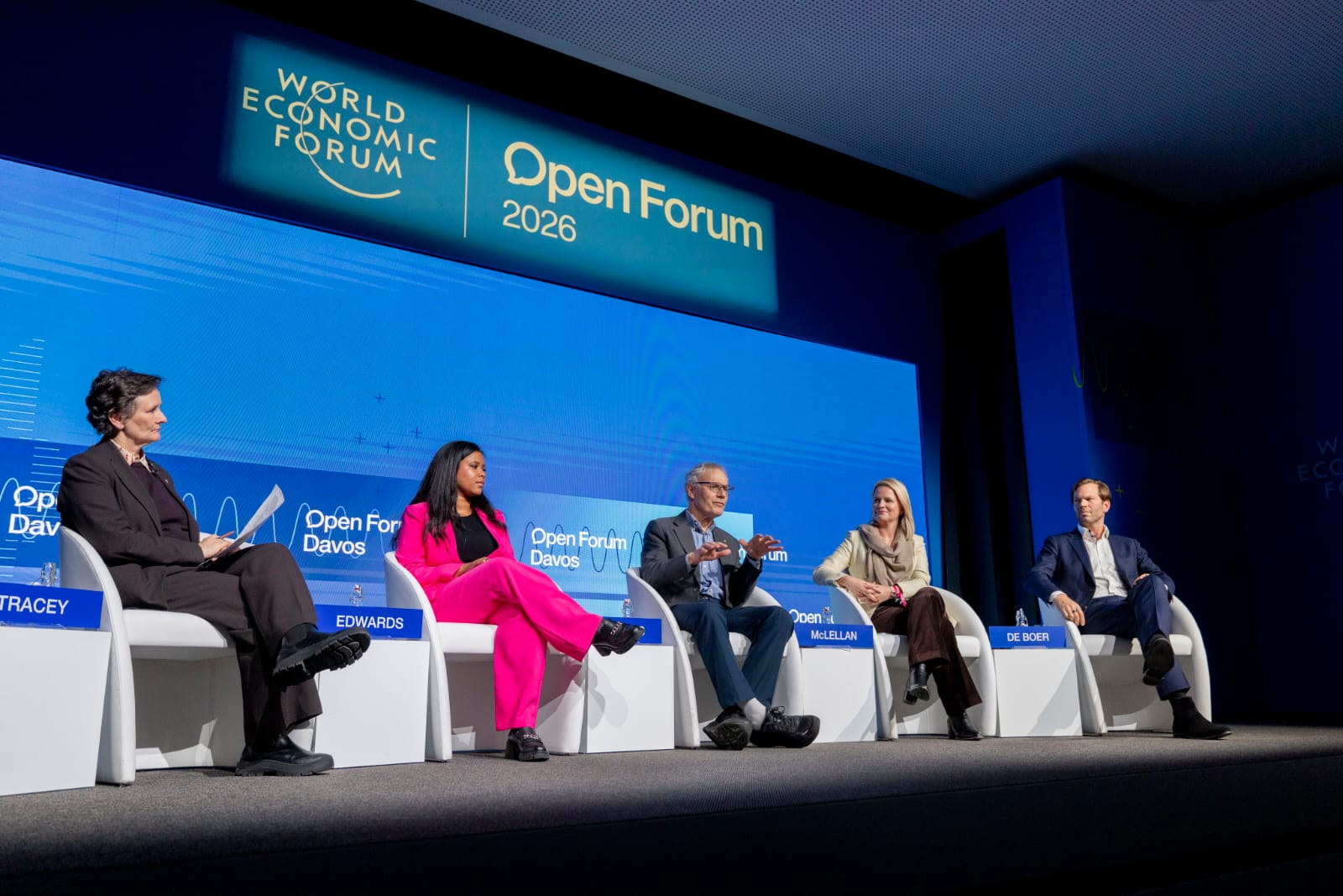 Un espíritu de diálogo: Natalie Edwards integra la conversación sobre el futuro de la biotecnología junto a un Premio Nobel en Davos
